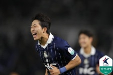 '3위 부천 게 섯거라!'... 서울 이랜드, 충남아산 4-1로 꺾고 '3연승' 부천 승점 2 차 추격