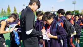 학생들과 즐거운 시간 부산, 클럽하우스 방문한 해운대중 280여 명 학생들과 축구로 소통