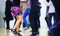 왈츠 낙상 예방, 살사 척추·골반 교정 효과