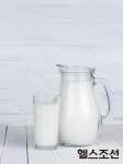 술 마실 때 우유 마시면 속에 좋다고?
