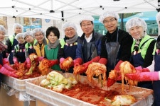 한림대강남성심병원, 동작·영등포·금천구 찾아 ‘사랑의 김장 나누기’ 릴레이