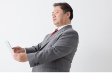 100세 시대의 적, 노안(老眼) 해결책은?