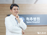 “수술 필요한 척추질환… 비수술 고집하면 신경 손상돼 치료효과 떨어질 수 있습니다”