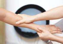 목디스크부터 뇌졸중까지…손 저림으로 의심하는 질환 4가지