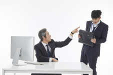 야! 너! 소리지르는 상사, 심장마비 위험 높인다