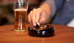 담배 끊으려면 술도 끊어야 하는 이유