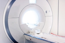 병원검진에 빠지지 않는 CT와 MRI… 차이는?