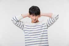 틱틱 작은 소리에 분노… 나만 그래?