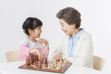보드게임·퍼즐… 치매 발병 5년 늦춘다