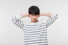 시끄러운 야간 소음이 유발하는 질환