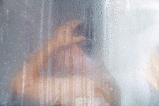 몸 녹이는 뜨거운 물 샤워… 부작용 이렇게 많다고?