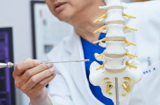 척추질환 예방, 첫째도 둘째도 바른 자세 [헬스조선 명의]