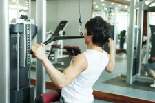 [운동 How] 랫 풀 다운, 내리는 위치따라 등 자극 달라져