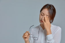 눈앞이 뿌옇다… 원인 질환 4가지 구분법