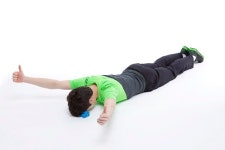 [의학칼럼] 수상레저 즐기는 시니어… 어깨 지키려면 이 스트레칭