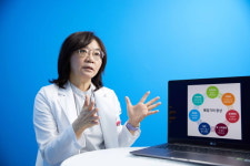 정희석내과건강기능식품 | "건강기능식품으로 갱년기 치료? 근거 부족한 얘기"[헬스조선 명의]