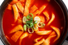 불금에 야식… 떡볶이, 닭발이 끌리는 이유