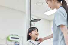 또래보다 작은 우리 아이, 성장호르몬 맞혀야 할까?