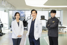 치료 후에도 아픈 허리… 집중 재활·운동으로 통증에서 벗어난다