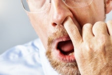 코딱지 때문에 답답할 때, ①판다 ②푼다… 당신의 선택은?
