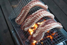 “아파트 베란다서 고기 구워 먹지마” 주변에 어떤 영향 끼칠까