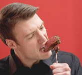 남자들이 그토록 고기를 좋아하는 이유… 정말 ‘그것’ 때문?