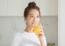 아침에 커피 대신 ‘이것’ 어때요? 카페인 없이 각성 효과