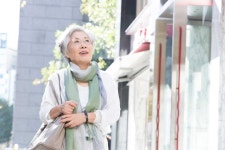 걸으면서 ‘이것’ 해라… 초 간단 인지력 지키는 법