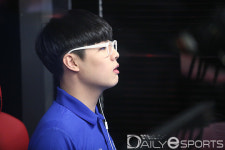 [포토] 하얀 안경 낀 카트황제 문호준 괜찮나? 