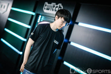 [포토] 맵추첨 끝낸 이신형, 1경기 출전!