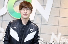 [영상인터뷰] 앰비션의 빠따(?),롤드컵 때 누구를 향했나