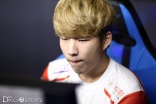 [포토] 짜황 과 맞대결에 입술 문 트할 박권혁