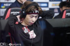 [포토] 꾼 김응태, 아쉬운 패배에 긁적