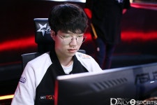 [롤챔스] SKT, '페이커'-'하루'의 야라가스로 킹존 제압…1대1