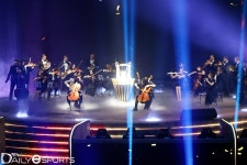 [포토] 연주 중 등장한 PNC 트로피!