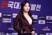 [포토] 인터뷰 준비하는 곽민선 아나운서