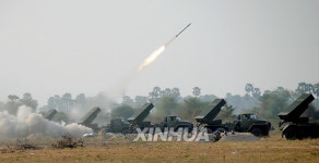 (2)CAMBODIA-PHNOM PENH-BM-21 ROCKET LAUNCHERS-TESTING