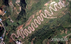 CHINA-YUNNAN-WINDING ROAD-SCENERY (CN)