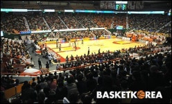 [BK포토] 부산 KT , “관중의 열기, 야구를 능가한다”