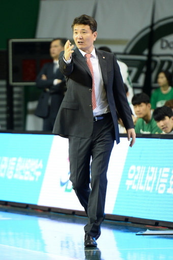 [뒷북STAT] LG 김영만 코치, 감독 후 코치는 역대 7번째!