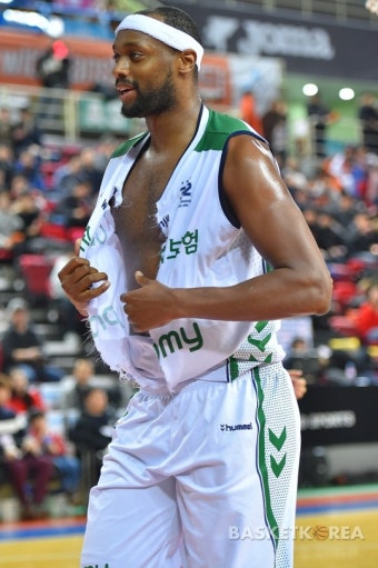서울 SK, 안양 정관장에 77-73으로 승리! 3연패 탈출, 14승 달성