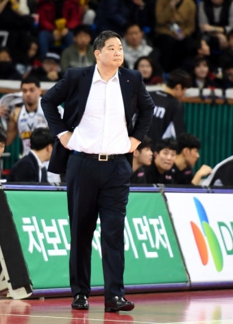 '쓰라린 패배' LG 현주엽 감독 