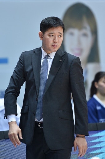 '24점 차 대패' 신한은행 신기성 감독 