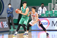[게임 리포트] 허훈의 패스, 형제 대결 승리의 결정적 원동력