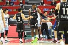 [BK 리뷰] ‘라렌-정성우 활약’ KT, KCC 잡고 2위 유지