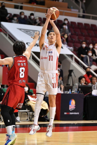 [KBL FINAL] 분위기를 가져올 슈터 맞대결, 전성현-허일영의 승자는?