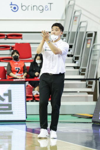 [경기 후] 조상현 LG 감독, “이번 경기 통해 자신감 가질 거다” … 조동현 현대모비스 감독, “선수들이 힘들었을 수 있다. 하지만...”