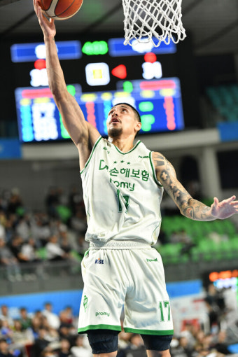 [BK 리뷰] ‘알바노 쐐기 3점’ DB, 한국가스공사 격파 … 5전 전승 및 단독 선두 유지