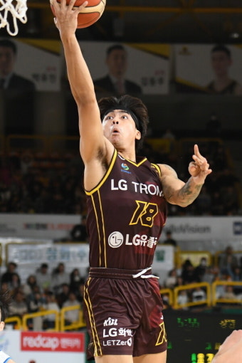 [BK 리뷰] '마레이, 구탕 동반 활약' LG, 한국가스공사 넘고 2연승... 한국가스공사 8연패