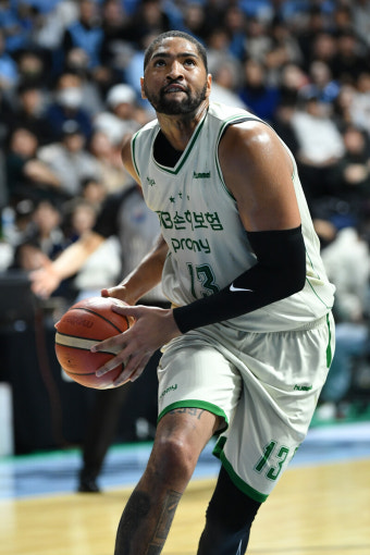 [BK 리뷰] 패배를 잊은 DB, 접전 끝에 소노 제압하며 5연승 성공